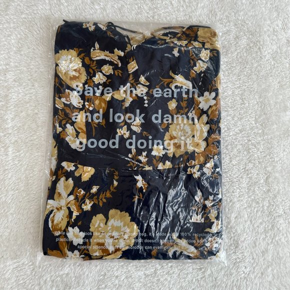 Reformation Kourtney Dress + Divinity - Picture 7 of 9